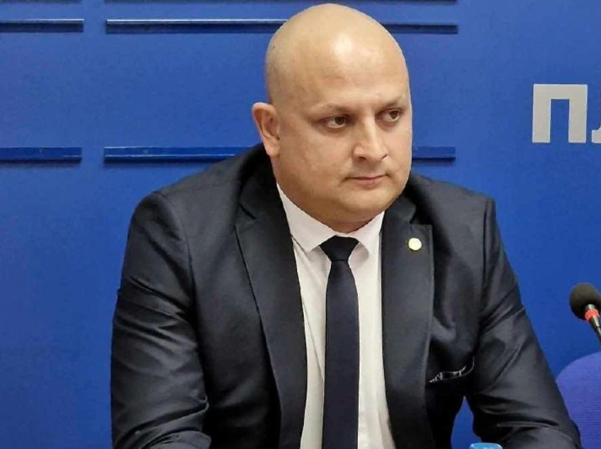 Депутат от „Възраждане“ съди тежко болен за клевета... в 25-членен Viber чат